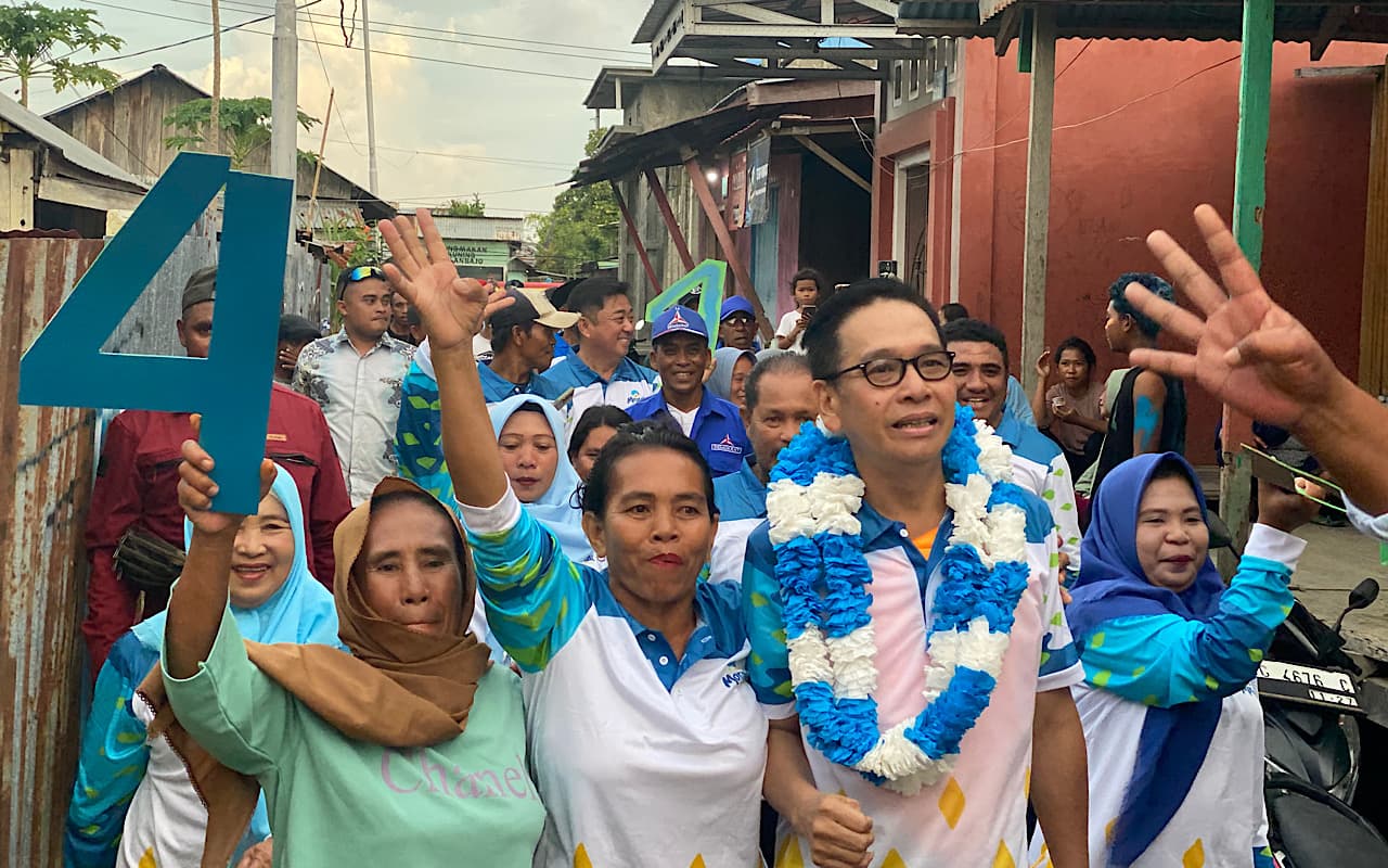 Benny Laos Bahas Masa Depan Nelayan di Desa Bajo